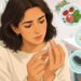 Las uñas débiles y quebradizas no se deben solo al esmalte: a veces son una señal de falta de hierro o de ciertas vitaminas