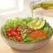 Si comes la ensalada con un chorrito de aceite de oliva, aprovecharás más sus vitaminas