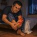El dolor repentino e intenso en el dedo gordo del pie no siempre es un golpe, sino, en muchos casos, una crisis de ácido úrico elevado