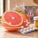 El pomelo no es solo una fruta más: puede interferir con ciertos medicamentos, así que conviene tenerlo en cuenta