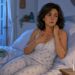 La sudoración nocturna no siempre se debe al calor: causas comunes como la menopausia y cuándo consultar al médico