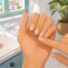 Las manchas blancas en las uñas no se deben casi nunca a la falta de calcio: la mayoría de las veces son por pequeños golpes