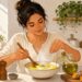 Los beneficios de la cúrcuma con pimienta negra para la inflamación y cuál es la forma correcta de tomarla