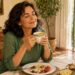 Los beneficios de la infusión de jengibre con limón para las digestiones pesadas y cuál es el mejor horario para tomarla