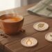 El té de clavo y canela acompaña las comidas con un perfil aromático y digestivo