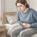 Hidratación y hábitos diarios pueden ayudar a prevenir la cistitis recurrente en mujeres.