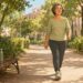 Caminar y mantener fuerza muscular ayuda a proteger los huesos tras los 60.