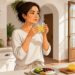 Los beneficios del agua tibia con limón en ayunas y el mejor momento del día para tomarla