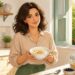 Los beneficios del yogur natural para la microbiota intestinal y el mejor momento del día para tomarlo