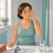 La sal y la retención nocturna pueden inflamar los párpados al despertar.
