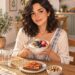Un desayuno con proteína y fibra ayuda a llegar sin hambre.