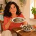 Sardinas, almejas, huevos y yogur son fuentes habituales de vitamina B12 en la dieta mediterránea.