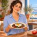Un huevo frito sobre verduras salteadas y huevos cocidos al lado: equilibrio en la cocina española.