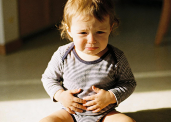Esses comportamentos comuns podem indicar vermes em crianças