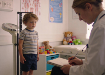 A falta de nutrientes pode afetar o crescimento das crianças mesmo com comida no prato