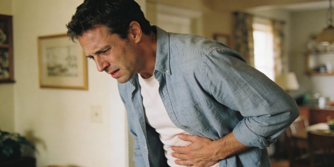 Dor que começa no umbigo e desce pode ser apendicite e exige atenção