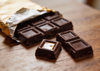 O doce que sai do rótulo de "vilão" e beneficia o humor e coração