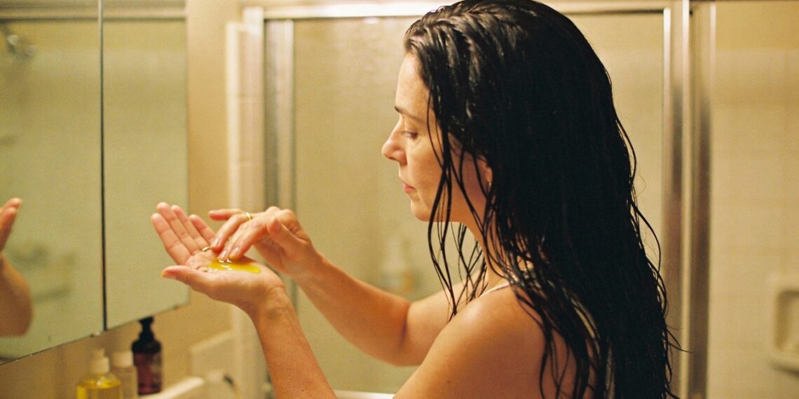 Os 8 melhores óleos vegetais para recuperar cabelos danificados