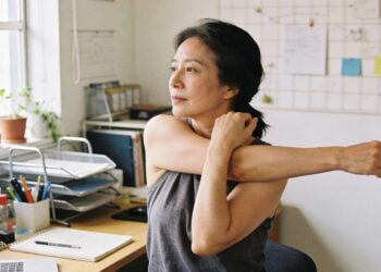 A dor silenciosa que começa leve e pode travar sua rotina