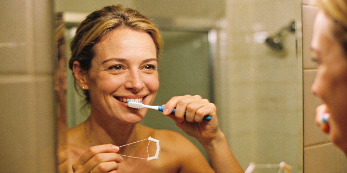 Gengivite não surge do nada e o alívio começa com esses cuidados simples