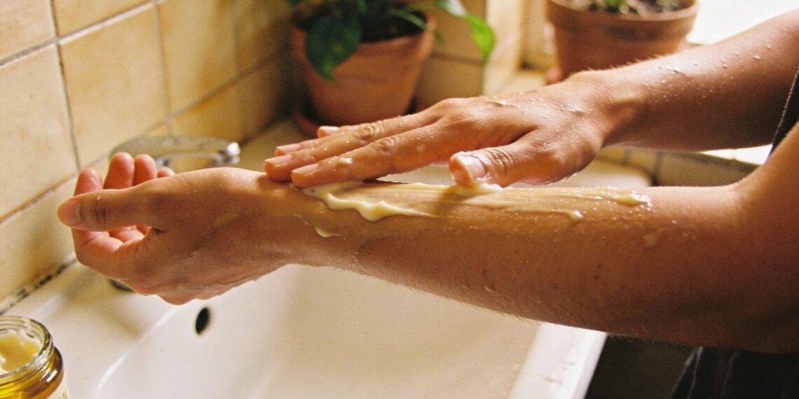 Pele ressecada? Conheça soluções simples que fortalecem a barreira cutânea