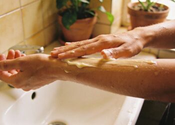 Pele ressecada? Conheça soluções simples que fortalecem a barreira cutânea