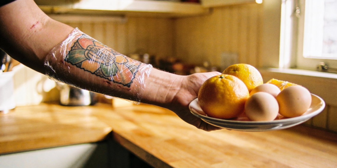 4 tipo de alimentos comuns que atrapalham a cicatrização da tatuagem sem você notar