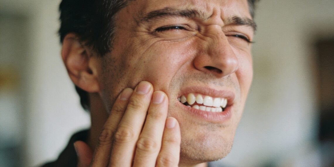 Dor de dente não é tudo igual e o erro no alívio pode piorar o problema