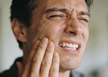 Dor de dente não é tudo igual e o erro no alívio pode piorar o problema