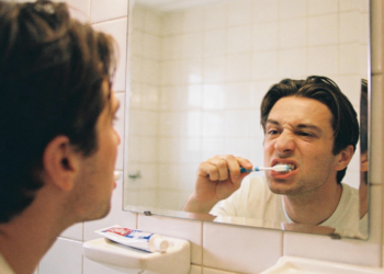 O desequilíbrio silencioso na boca que causa ardência e placas brancas