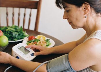 Nem remédio, nem dieta maluca: veja como controlar a pressão alta com alimentos acessíveis e cheios de minerais