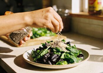 Esses alimentos do dia a dia ajudam a manter seus ossos fortes e ainda previnem problemas