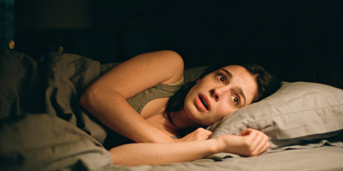 Por que o corpo dá um pulo ao dormir e como reduzir esses sustos?