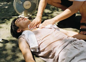 Pele quente e fala arrastada no calor são alertas de que você tem minutos para agir