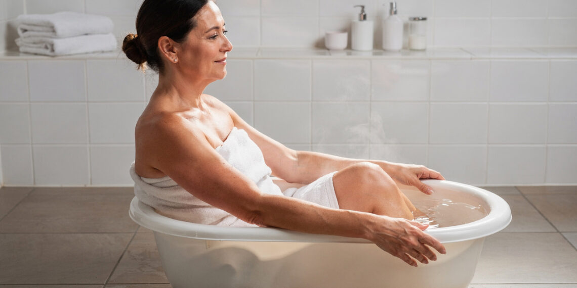 Técnica simples com água morna costuma aliviar desconfortos íntimos sem remédios fortes
