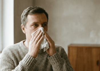 O que a cor do muco indica sobre a saúde respiratória e quando consultar um médico?