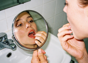 Alerta Carnaval: 5 doenças que podem ser transmitidas pelo beijo no bloquinho