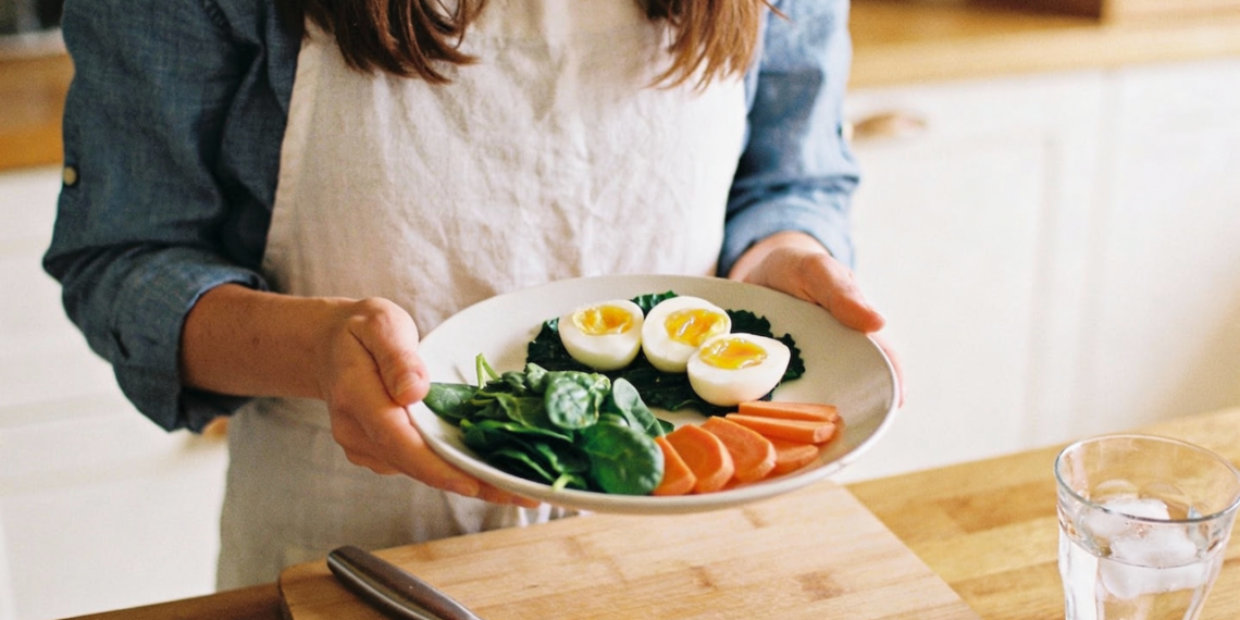 Investir só em cosméticos não resolve: veja 5 alimentos para ajudar no crescimento capilar
