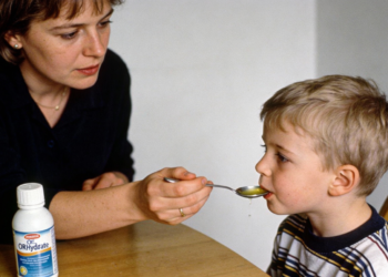 Seu filho pode estar desidratado com esses sintomas e você ainda não percebeu