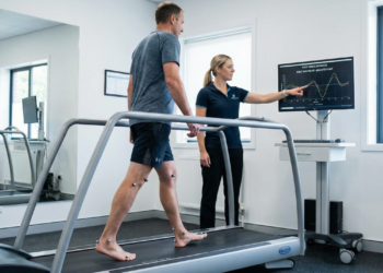 Estudo mostra que mudar o ângulo do pé protege o joelho da osteoartrite