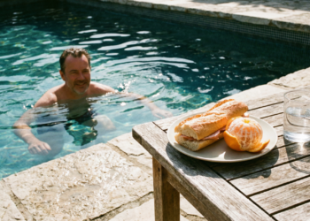 Nadar após comer não aumenta risco de afogamento, mostram estudos