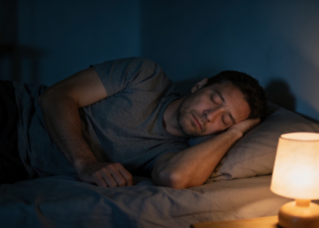 Se alguém adormece em menos de cinco minutos, não é um superpoder: é um sinal de privação crônica de sono