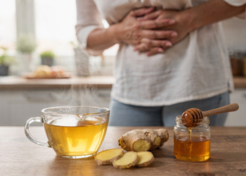 Remédios naturais como cúrcuma, camomila e mel ajudam a aliviar a gastrite e proteger o estômago da ação da H. pylori