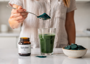Spirulina é aliada contra o envelhecimento precoce e doenças crônicas com base em estudos científicos