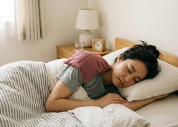 Crise de fibromialgia à noite pede um ritual simples para aliviar os pontos de dor