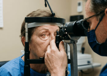 A síndrome do olho seco está afetando cada vez mais pessoas, mas existe um novo tratamento que se diferencia das terapias tradicionais