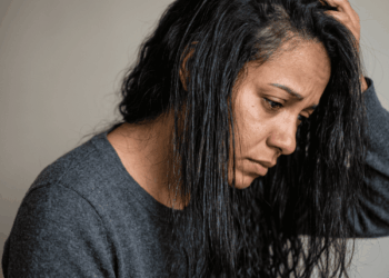 Qual o papel do zinco na prevenção da queda de cabelo e na manutenção da saúde da pele?