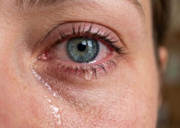 Olhos lacrimejantes: o que isso revela sobre nossa saúde?