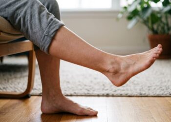 O hábito de balançar as pernas é benéfico para os vasos sanguíneos? Pesquisas confirmam: balançar as pernas regularmente previne o inchaço das panturrilhas e reduz o risco de aterosclerose.