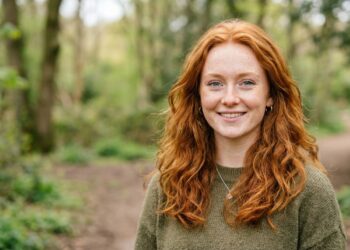 A rara dupla: Cabelo ruivo e olhos azuis é uma das combinações mais raras do mundo